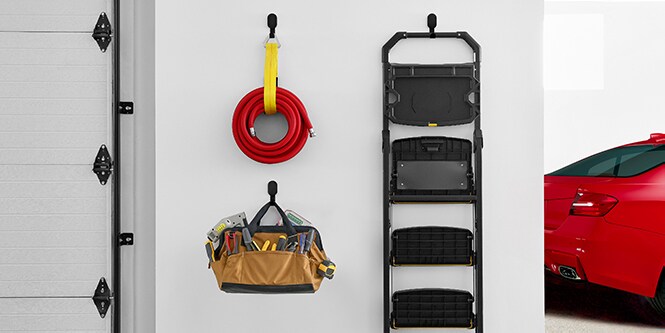 Ganchos para paneles de cartón yeso 3M CLAW™ para mangueras, escalera y silla de camping.
