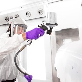 imprimación en una parte de carrocería de automóvil con sistema de 3M Pistola de alto rendimiento