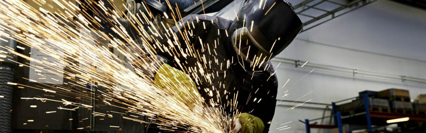 Los EPI 3M ayudan a proteger a los trabajadores en muchas tareas industriales.
