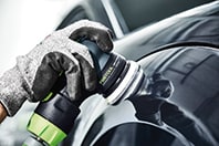 Limpie el panel. Si los arañazos aún son visibles, continúe alisando. Limpie el panel. Si los arañazos aún son visibles, continúe alisando.