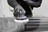 Limpie el panel. Si los arañazos aún son visibles, continúe alisando Limpie el panel. Si los arañazos aún son visibles, continúe alisando.