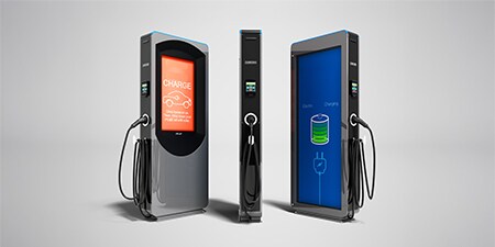 Dos cargadores para vehículo eléctrico superpuestas con láminas protectoras.
