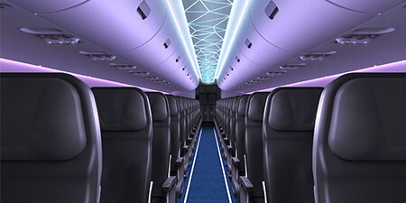 Asientos de pasillo de un avión por la noche
