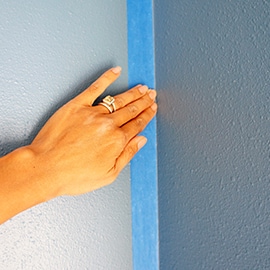 Colocar la cinta de pintor ScotchBlue™