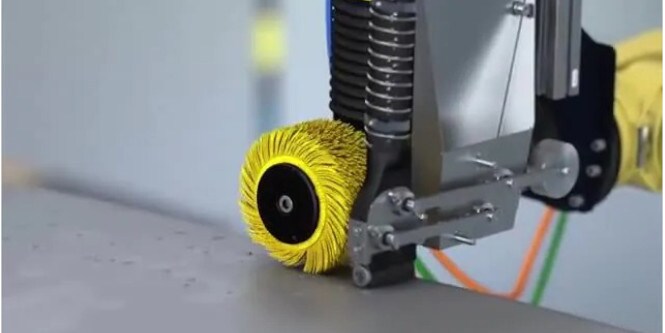 Animación de acabado de soldadura robotizada
