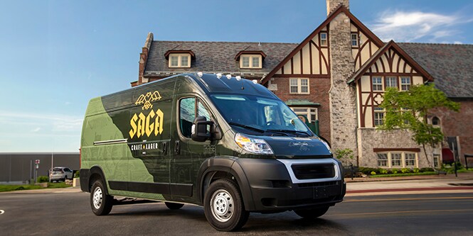 Vehículo negro y verde con la Envision Lámina de impresión digital SV480mC
