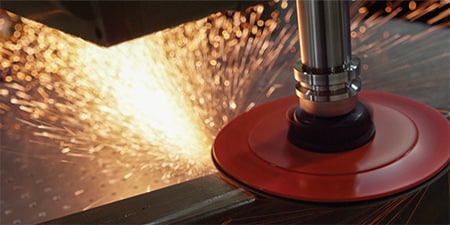 Lijado de soldadura en curso
