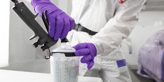 Con la la pistola de pulverización 3M™ mejora en tiempos de ciclo y rendimiento
